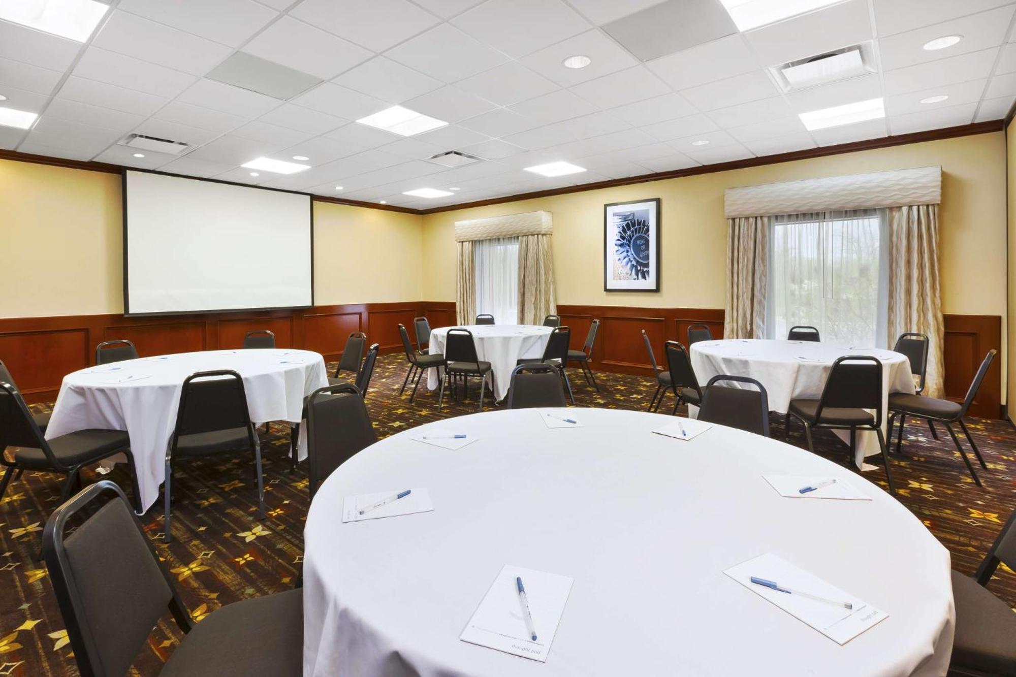 Hampton Inn Detroit/Саутгейт Экстерьер фото