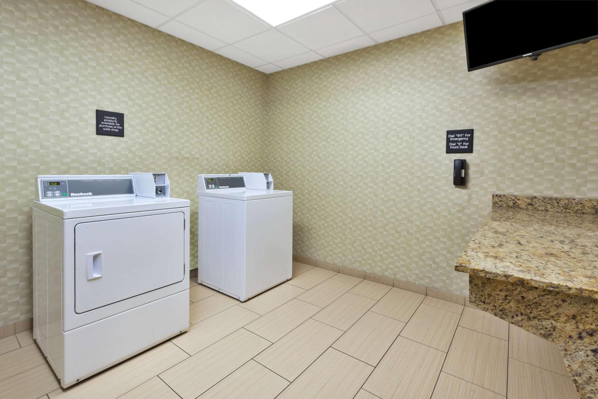 Hampton Inn Detroit/Саутгейт Экстерьер фото