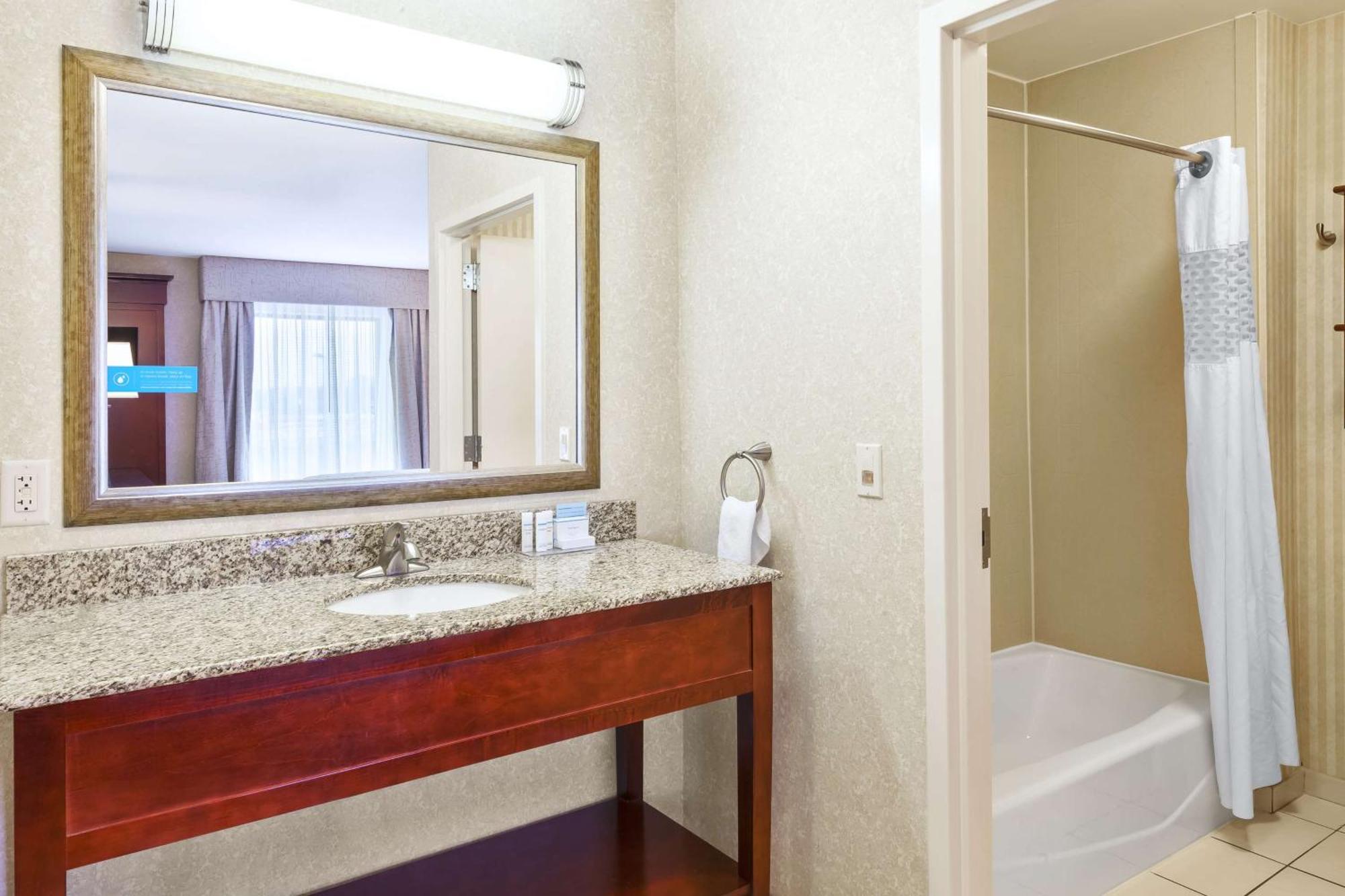 Hampton Inn Detroit/Саутгейт Экстерьер фото