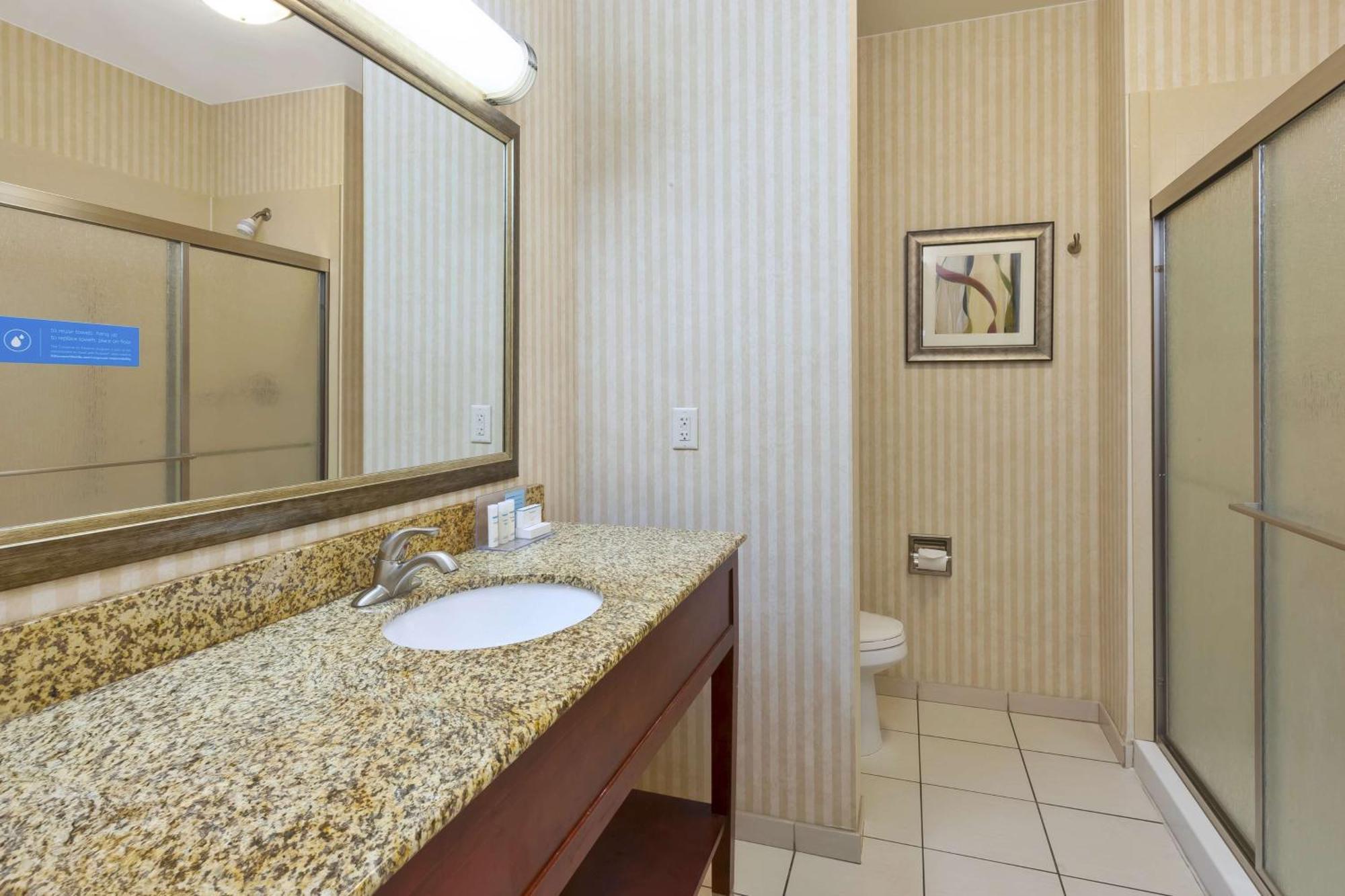 Hampton Inn Detroit/Саутгейт Экстерьер фото